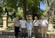 După 60 de ani de la absolvire, foștii colegi s-au întors la amintirile din anii de școală / VIDEO