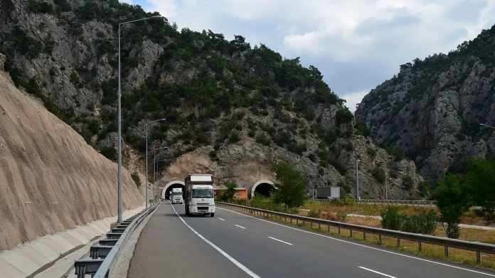 Turcia-construieste-autostrazi-intr-un-ritm-impresionant.-Cati-kilometri-are-deja-si-ce-planuri-are-pana-in-2053