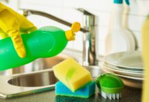 Detergentul de vase, mai util decât pare: Cum îl poți folosi în mai multe activități casnice