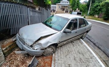 Accident rutier la Soroca: Un șofer a pierdut controlul volanului și s-a izbit într-un microbuz / VIDEO